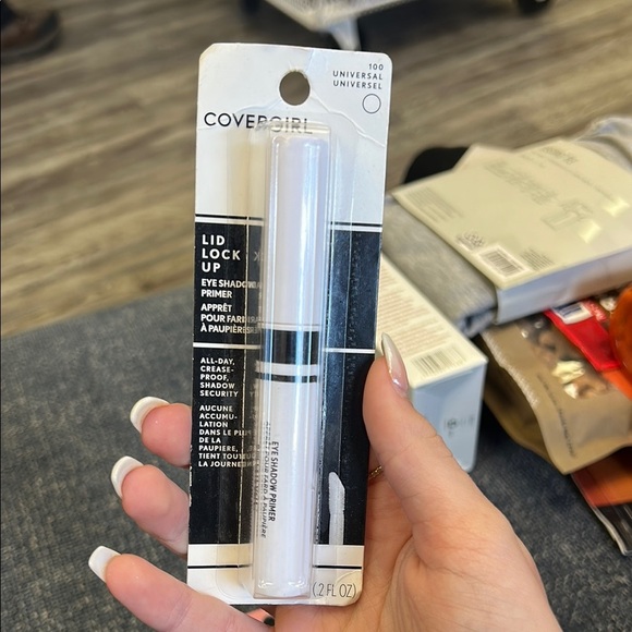 CoverGirl Lid Lock Up Eye Shadow Primer - Picture 1 of 1